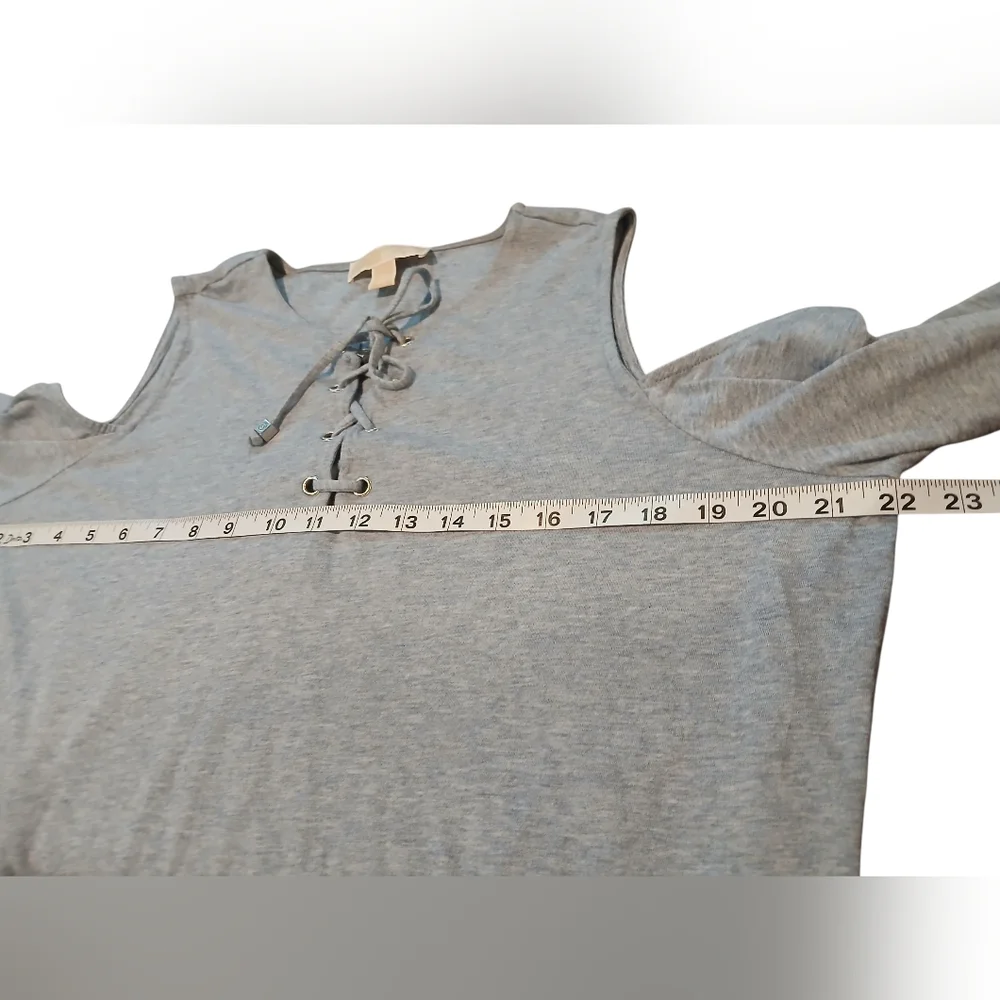 Michael Kors Heathered Blue Lace Front Cold Shoulder Long sleeve Large